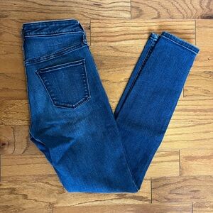 Universal Thread size 2 / 26 high rise skinny blue jeans
